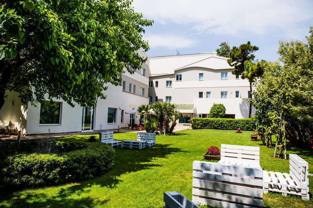 Phi Hotel Alcione Франкавілла-аль-Маре Екстер'єр фото