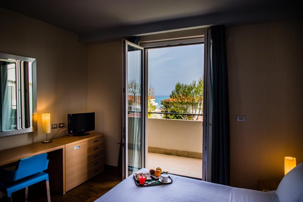 Phi Hotel Alcione Франкавілла-аль-Маре Екстер'єр фото